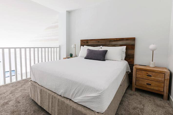 Queen Bed in loft room